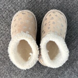 Stride Rite Beige and White Heart Fleece-Lined Boots Toddler Size 6